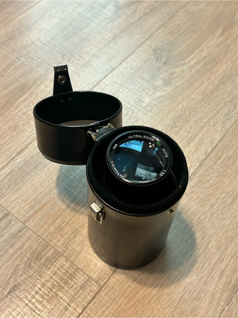 Cannon Ultra-Zoom 75-200mm f/4.5 Auto Camera Lens – Black + Case